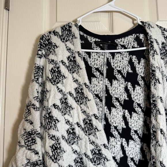 White House Black Market Monochrome Patterned Cardigan - Picture 3 of 9